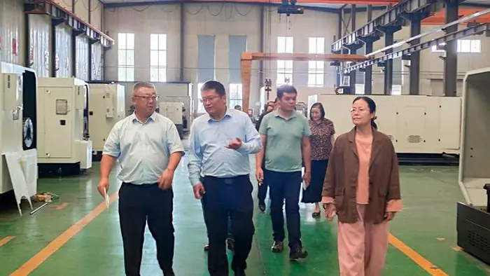 Clienții de peste mări vizitează fabrica de industrie grea Qiansheng pentru inspecție la fața locului